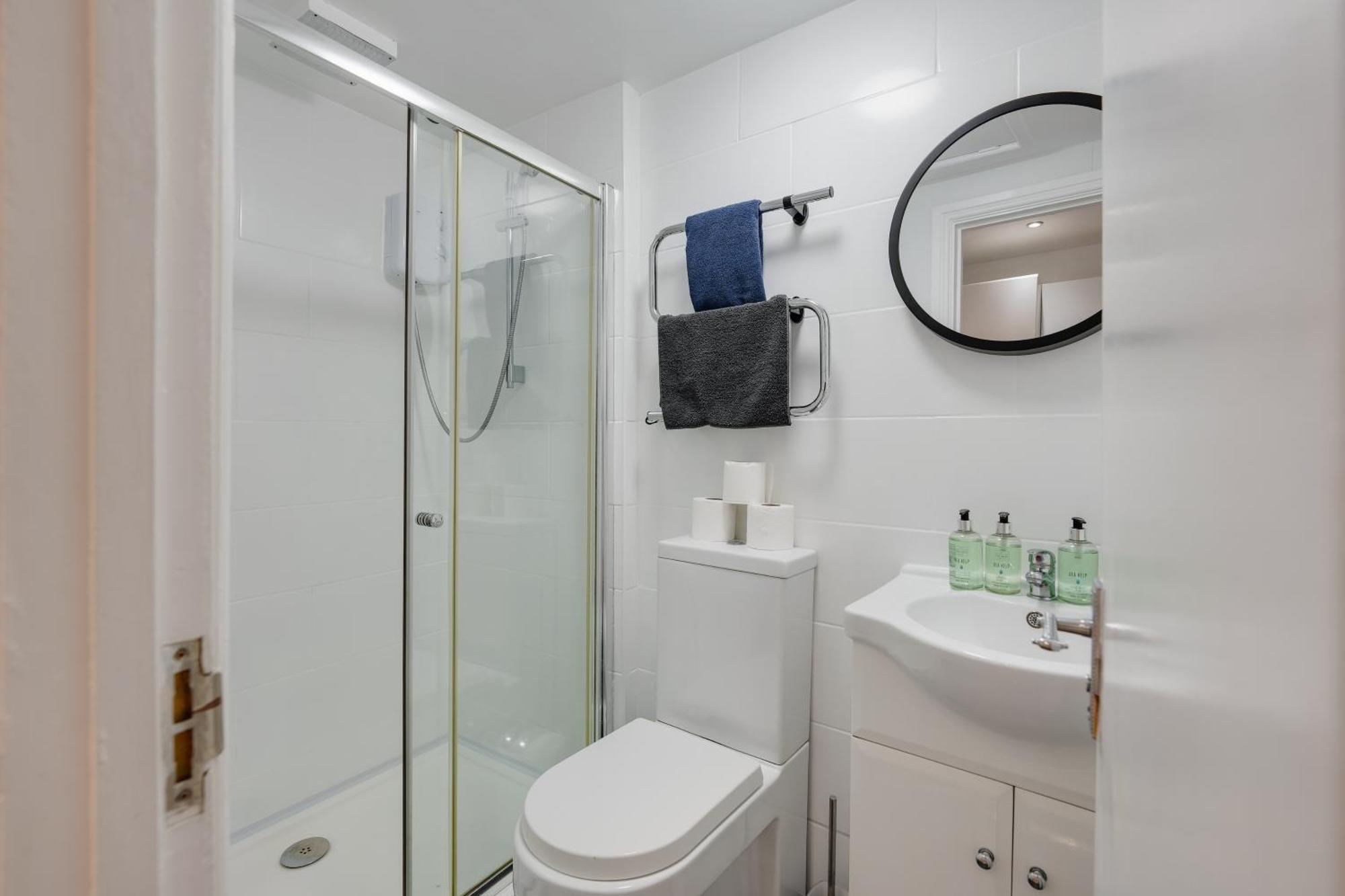 2 Bedroom Aprtmnt For Upto 6 Nr Centre, Uni &Parks Cardiff Esterno foto