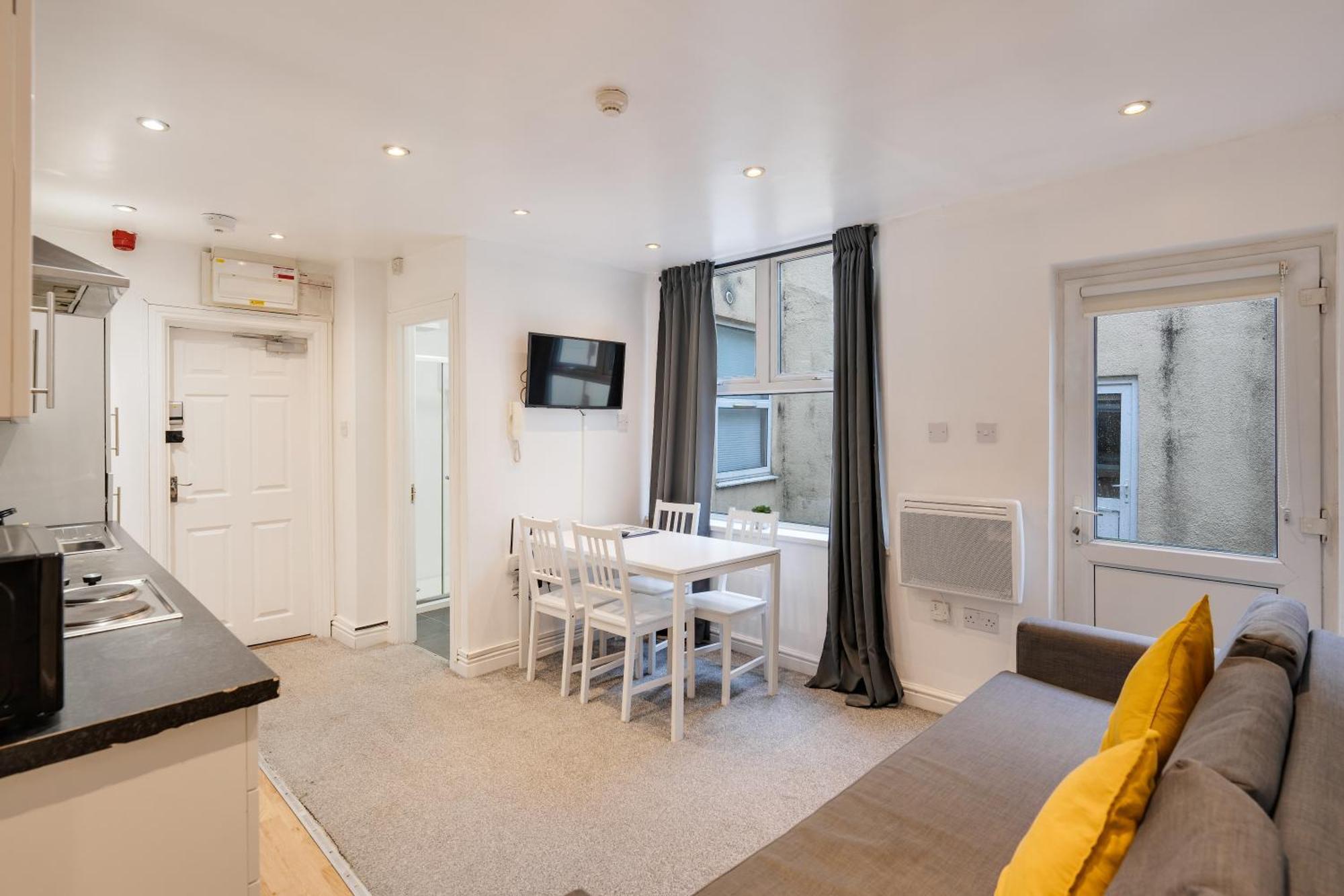 2 Bedroom Aprtmnt For Upto 6 Nr Centre, Uni &Parks Cardiff Esterno foto
